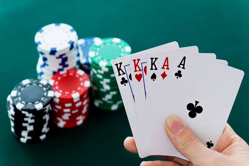 Vòng chơi cơ bản của 1 ván Poker diễn ra thế nào?